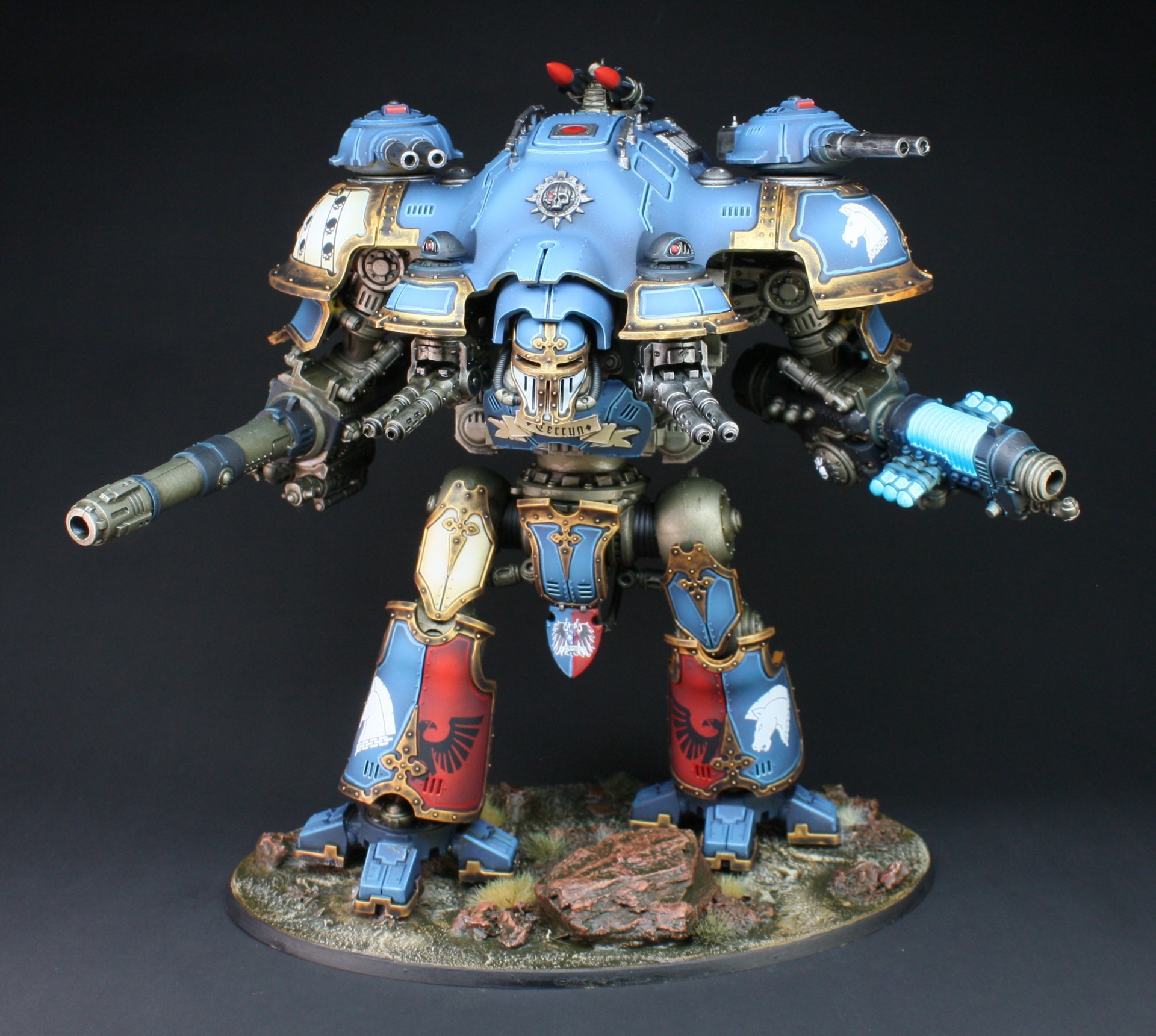 Blue and gold Imperial Knight Castellan with avenger gatling cannon