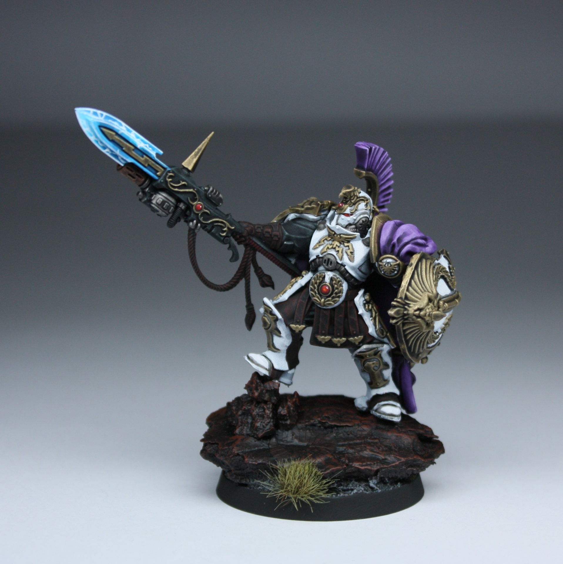 Adeptus Custodes Captain in white shadowkeeper armour with crackling spear
