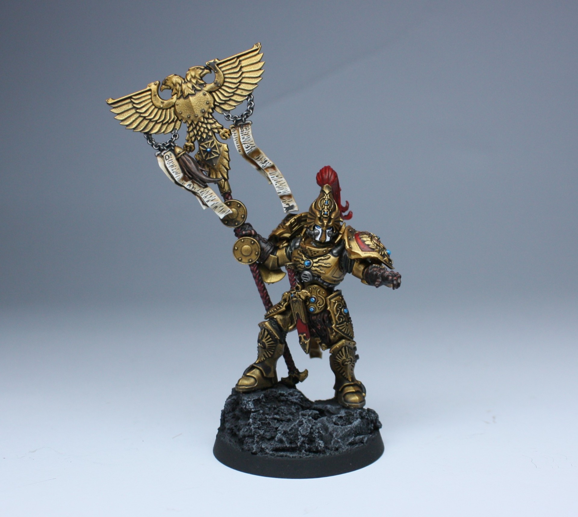 Adeptus Custodes Shield-Captain in gold armour with vexilla banner