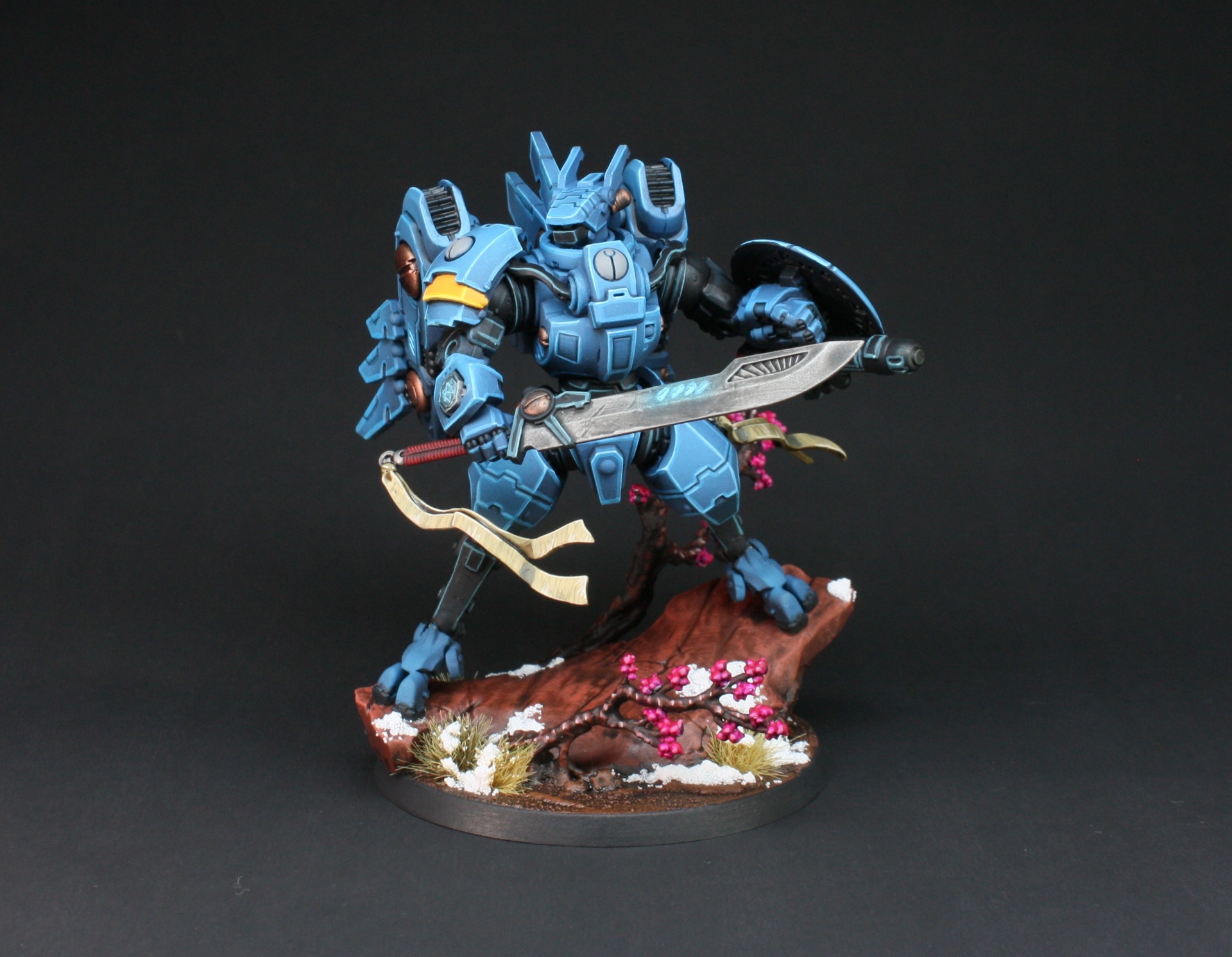 Commander Farsight Tau battlesuit in blue with dawn blade on cherry-blossom base