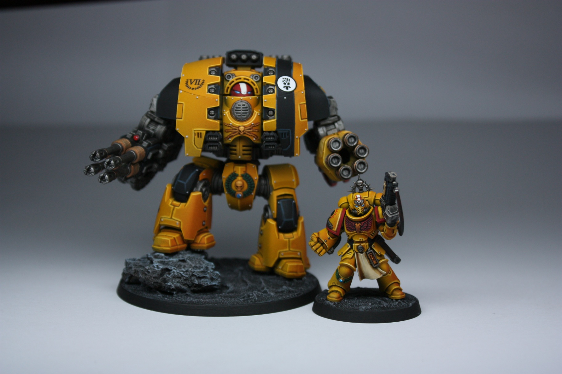 Imperial Fists Leviathan Dreadnought in yellow with grav-flux bombard beside a captain