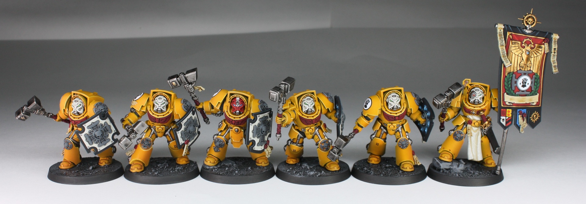 Imperial Fists Terminator squad with thunder hammers, shields and chapter banner