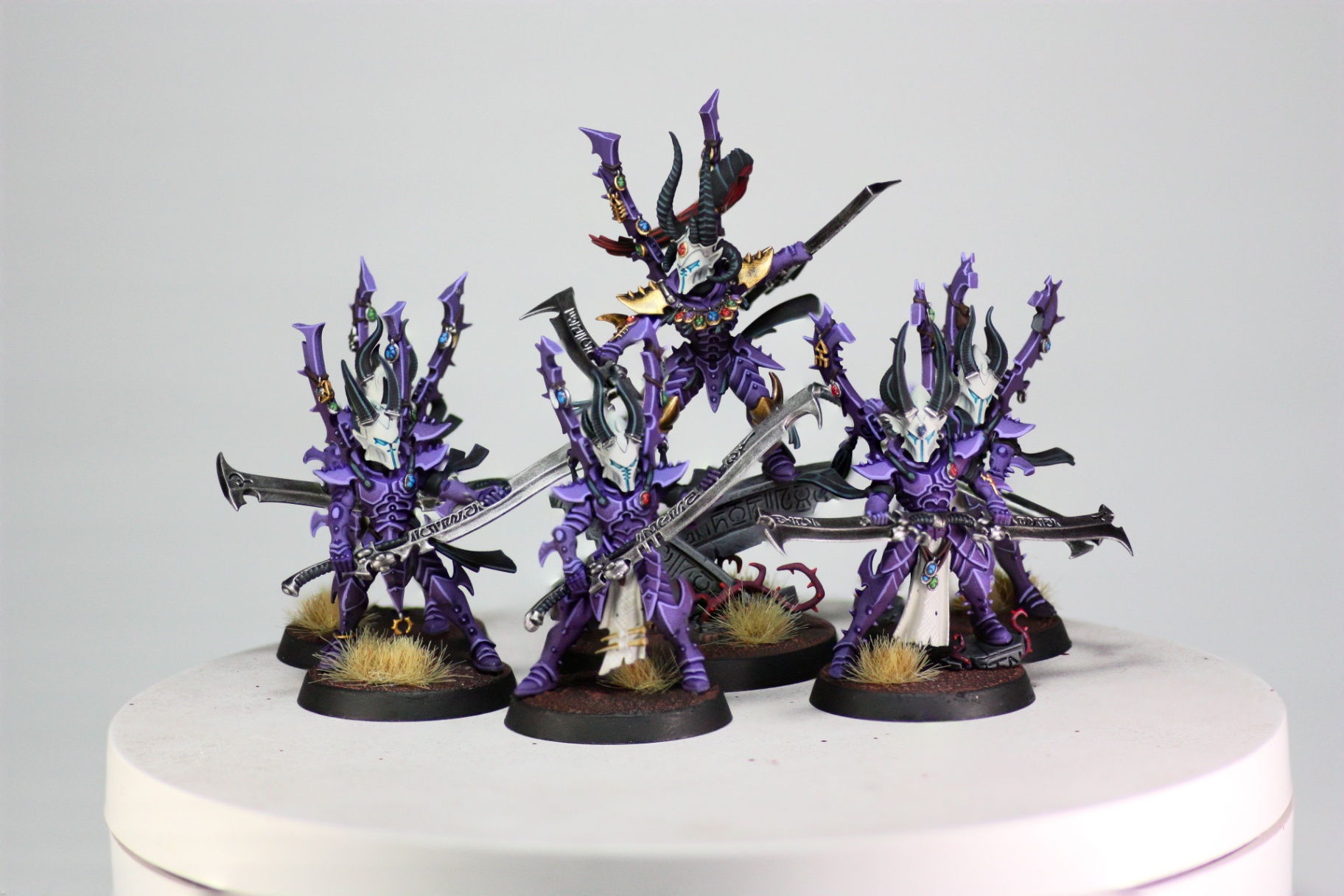 Drukhari Incubi squad in violet armour