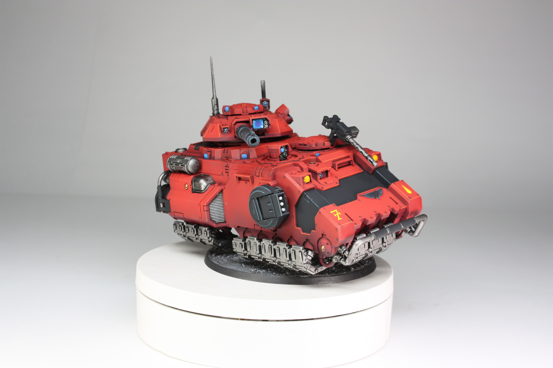 Blood Angels Predator tank with twin blue optics