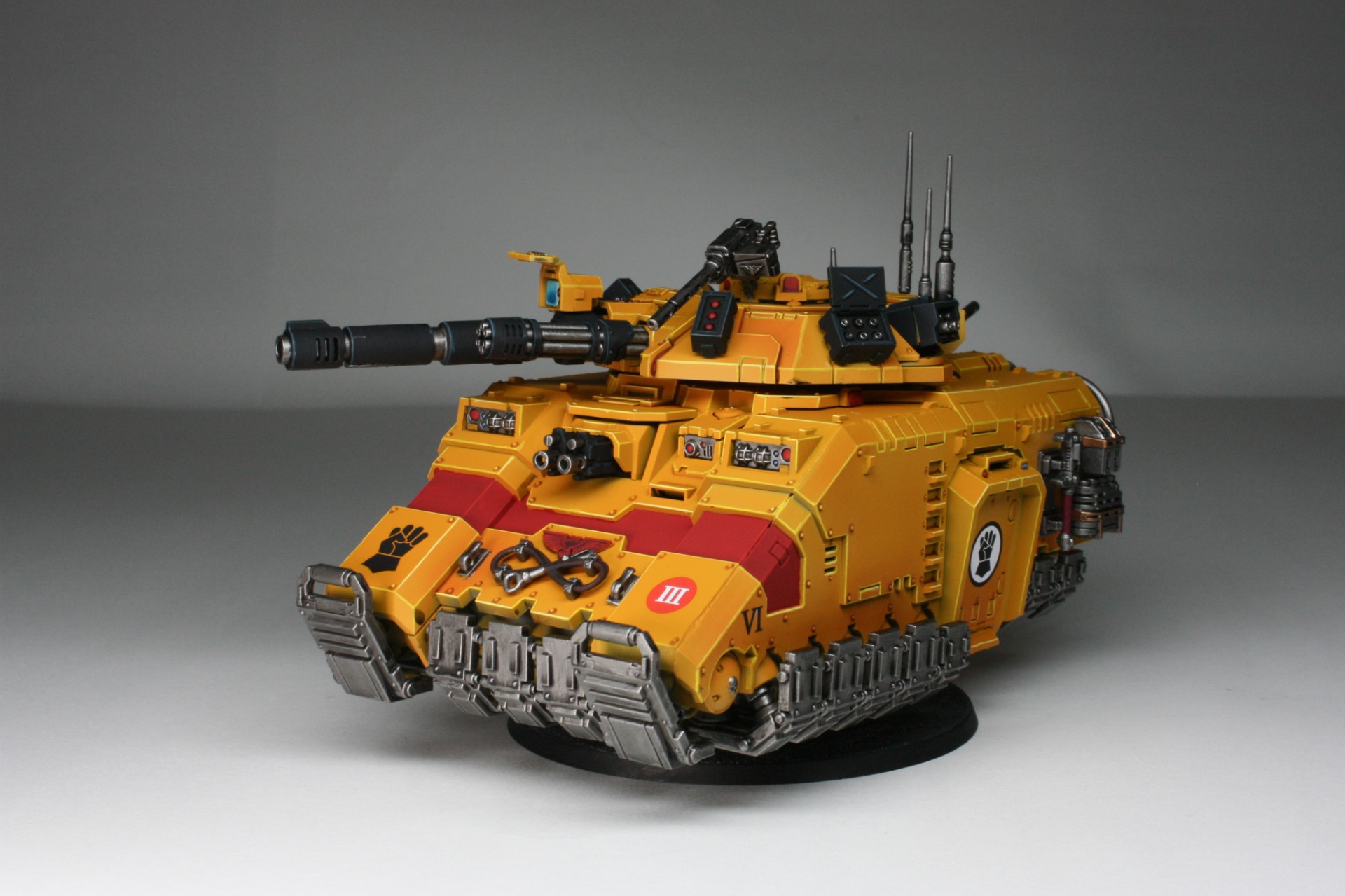 Imperial Fists Sicaran battle tank